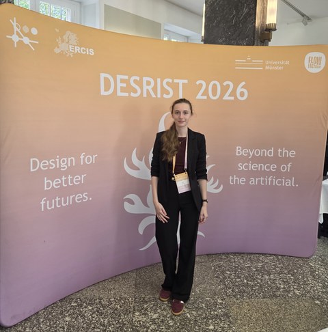 Flora Horn, wissenschaftliche Mitarbeiterin der Professur, ist als Teilnehmerin der Fachtagung "DESRIST" auf dem Bild zu sehen