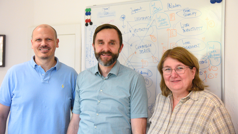 Auf dem Bild sieht man Prof. Strahringer, Prof. Wiener und Prof. Krancher