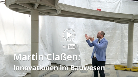 Standbild aus dem Video, Martin Claßen steht vor einer 3d-gedruckten, modular zusammengesetzten Tragstruktur