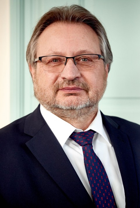 Dr. Axel Viehweger