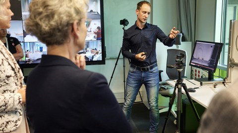 Foto. Demonstration von Forschungsaktivitäten im Living Lab.