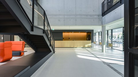 DZNE_BCUBE_building_hall