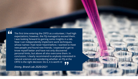 Full pipette tip above multiwell plate as background of a quote of the FSJ volunteer Emmy.