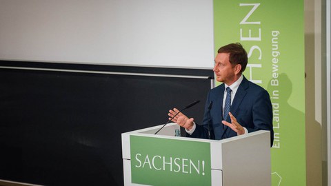 Sachsens Ministerpräsident Michael Kretschmer eröffnete das Life Sciences-Forum im CRTD der TU Dresden und blickte auf 20 Jahre Biotechnologie-Offensive Sachsen zurück