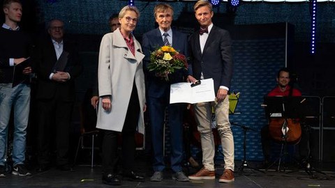 TUD Rektorin Prof. Ursula M. Staudinger, Prof. Kai Simons und TUD Kanzler Dr. Andreas Handschuh