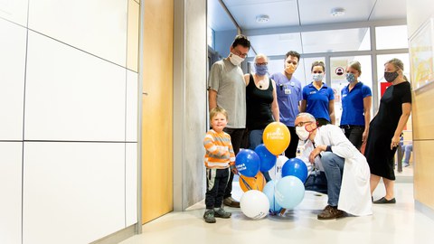 Angela Hommel, Nicole Zubizarreta, Prof. Berner, Ruth Blechschmidt, Sari Arabi, Eddie and his parents