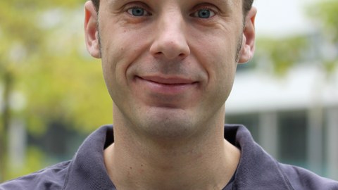 Portrait of professor Stephan Grill 