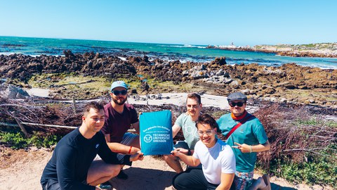 tudierendengruppe aus Dresden am Stony Point in Betty's Bay