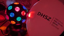 DiscoKugel und Luftballon mit DHSZ-Logo