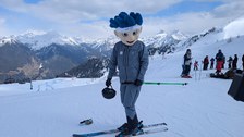 Maskottchen des DHSZ auf Skiern