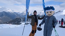 Maskottchen des DHSZ auf Skiern