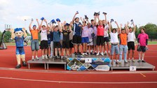 Das Siegerpodest des Fußballturniers