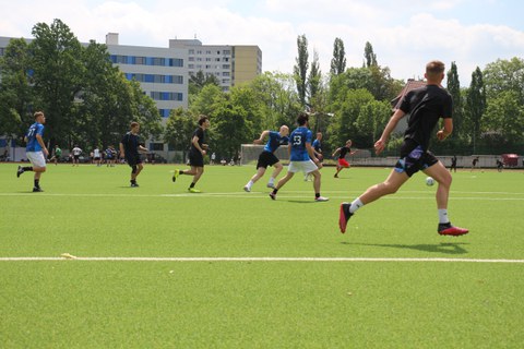 Mehrere Spieler beim Fußball