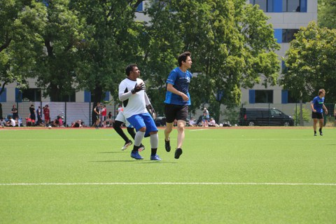 Mehrere Spieler beim Fußball