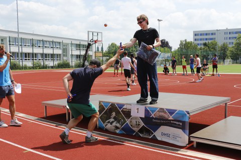 Ehrung der Siegerin beim Sportabzeichen (Leichtathletik)