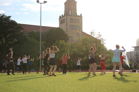 Gruppe von Menschen beim Zumba