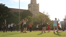 Gruppe von Menschen beim Zumba