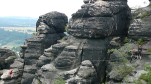 Felsen in der Sächsischen Schweiz mit Kletterern