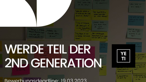 foto: im Hintergrund Wand mit vielen Klebezetteln, Schriftzug: "Werde Teil der 2. Generation Bewerbungsdeadline: 19.03.2023"