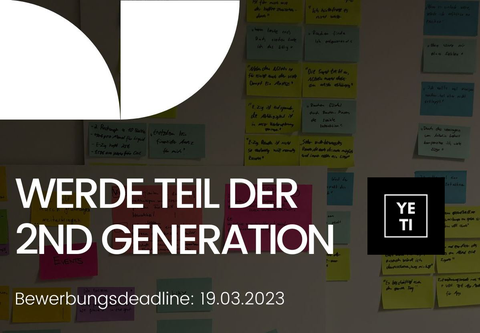 foto: im Hintergrund Wand mit vielen Klebezetteln, Schriftzug: "Werde Teil der 2. Generation Bewerbungsdeadline: 19.03.2023"