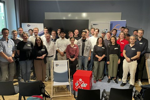 Gruppenfoto der 30 Teilnehmenden