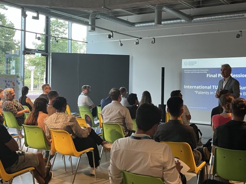 Closing event with the final presentations by the groups