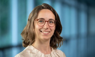 Porträtfoto Julia Lüpfert