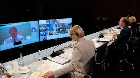 Bundesministerin Karliczek bei einer virtuellen Konferenz