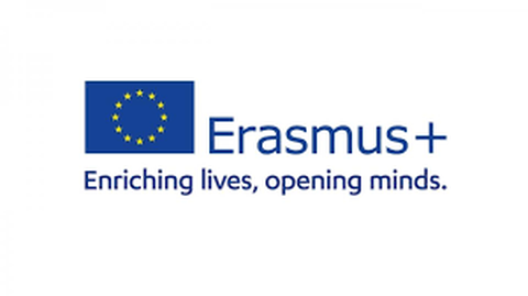 EU Flagge mit Erasmus+ Schriftzug