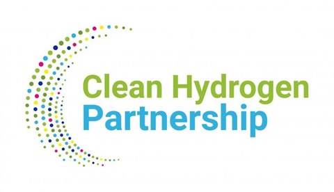Halbkreis aus farbigen Punkten mit Schriftzug Clean Hydrogen Partnership