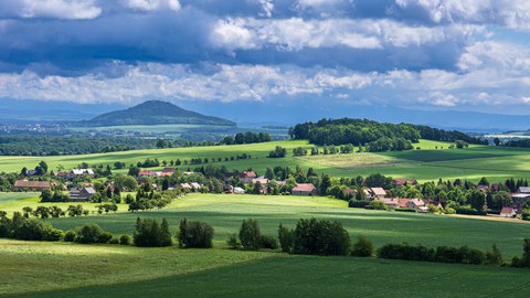 Foto von der Landschaft und den Königshainer Bergen in der Nähe von Görlitz.