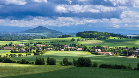 Foto von der Landschaft und den Königshainer Bergen in der Nähe von Görlitz.