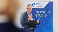 Person mit Mikrofon