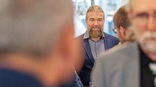 Personen unterhalten sich