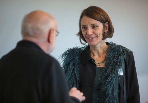 Impression aus der Veranstaltung. Menschen im Gespräch