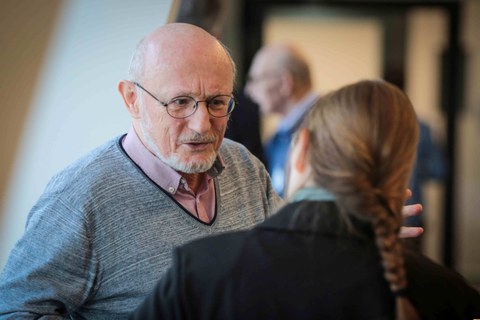 Impression aus der Veranstaltung. Menschen im Gespräch