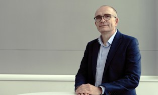 Porträtfoto Prof. Thomas Becker