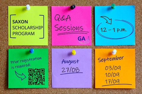 Picture showing Post-it notes with information about the Q&A sessions