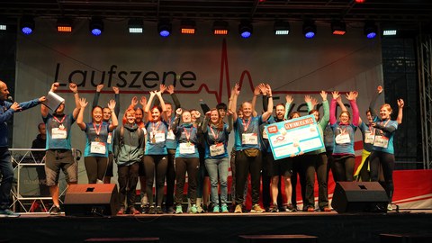 Siegerehrung bei der REWE Team Challenge 2025