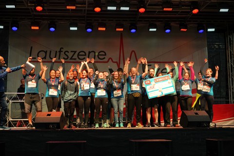 Siegerehrung bei der REWE Team Challenge 2025