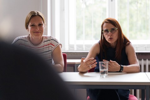  v.l. Sabrina Hälschke, Leiterin der Richard-von-Schlieben-Oberschule Zittau, und Professorin Anke Langner