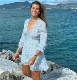 Bild zeigt eine Studentin