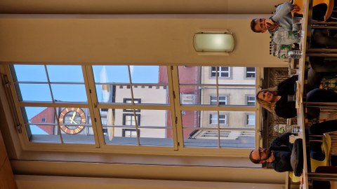 Besucher:innen des Symposiums beim Zuhören