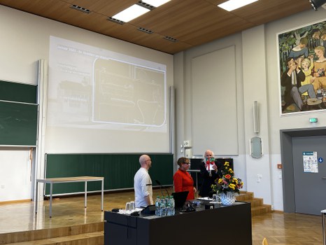 Übergabe der Festschrift