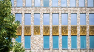 Hausfassade des Fakultätsgebäudes  Münchner Straße 1