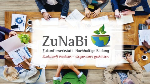 Tisch mit ZuNaBi Logo