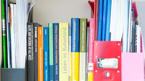 Bücherregal Medienpädagogik
