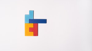 4 Bausteine - bunt - miteinander zusammengewürfelt