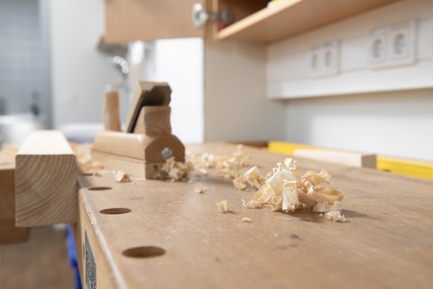 Werkbank mit Hobelspänen