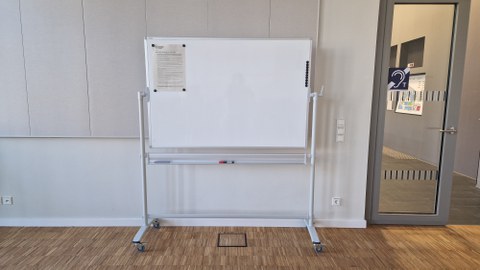 Whiteboard an der Wand